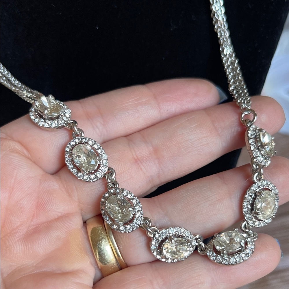 Chic Silver Necklace with Crystal Details - Picture 6 of 6